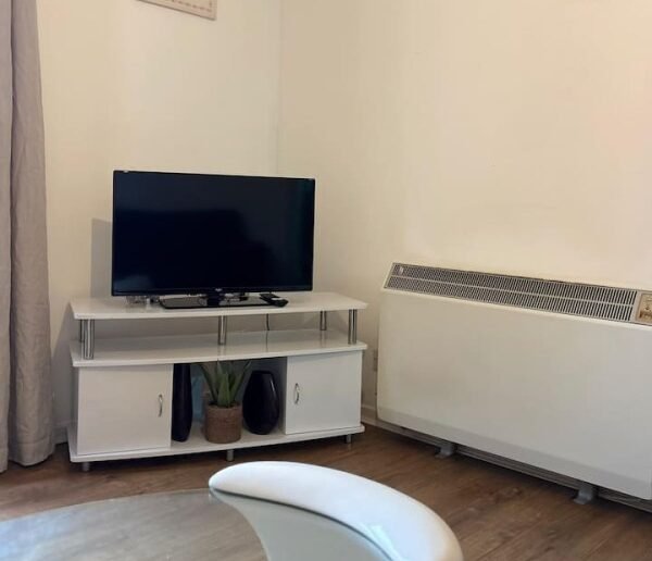 Northolt Accommodation West London | Short Lets | Urban Stay Book-Northolt-Accommodation-West-London-with-free-parking,-WiFi,-and-direct-Central-Line-links-to-Wembley-Stadium,-&-Central-London.