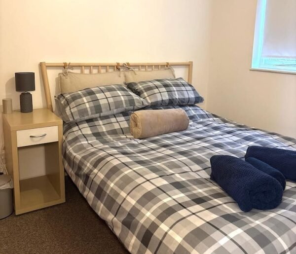 Northolt Accommodation West London | Short Lets | Urban Stay Book-Northolt-Accommodation-West-London-with-free-parking,-WiFi,-and-direct-Central-Line-links-to-Wembley-Stadium,-&-Central-London.
