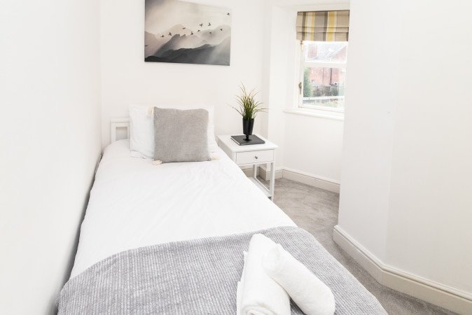 Book Surrey Holiday Homes near Egham and Heathrow Airport. Ideal for family stays, business trips, and extended accommodation. Book Now