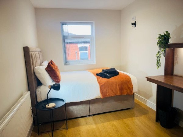 Holiday Apartments Lancashire | Preston Group Stay | Urban Stay Book-Holiday-Apartments-Lancashire-in-Preston.-Spacious-self-catering-accommodation-for-families,-&-business-stays-near-Preston-Station.