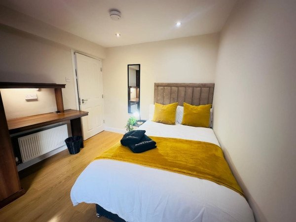 Book Holiday Apartments Lancashire in Preston. Spacious self-catering accommodation for families, & business stays near Preston Station.