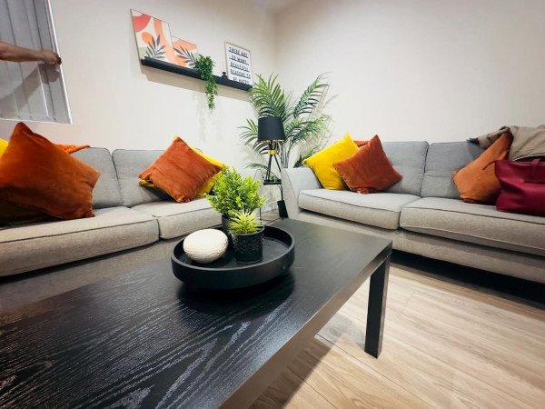 Holiday Apartments Lancashire | Preston Group Stay | Urban Stay Book-Holiday-Apartments-Lancashire-in-Preston.-Spacious-self-catering-accommodation-for-families,-&-business-stays-near-Preston-Station.