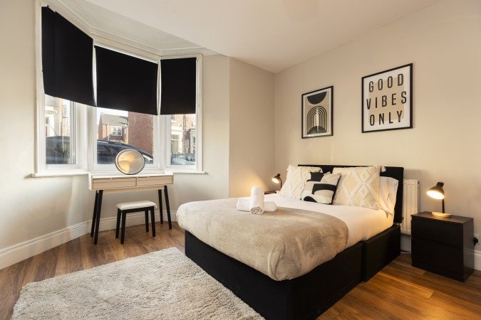 Accommodation in Gateshead | Short Let Apartments Newcastle Book-accommodation-in-Gateshead-near-Newcastle.-Ideal-for-short-let-apartments,-contractor-stays,-&-self-catering-with-great-transport-links.
