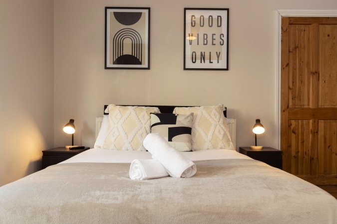 Accommodation in Gateshead | Short Let Apartments Newcastle Book-accommodation-in-Gateshead-near-Newcastle.-Ideal-for-short-let-apartments,-contractor-stays,-&-self-catering-with-great-transport-links.