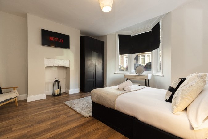 Accommodation in Gateshead | Short Let Apartments Newcastle Book-accommodation-in-Gateshead-near-Newcastle.-Ideal-for-short-let-apartments,-contractor-stays,-&-self-catering-with-great-transport-links.