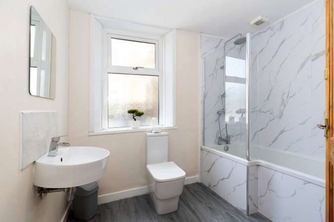 Accommodation in Gateshead | Short Let Apartments Newcastle Book-accommodation-in-Gateshead-near-Newcastle.-Ideal-for-short-let-apartments,-contractor-stays,-&-self-catering-with-great-transport-links.