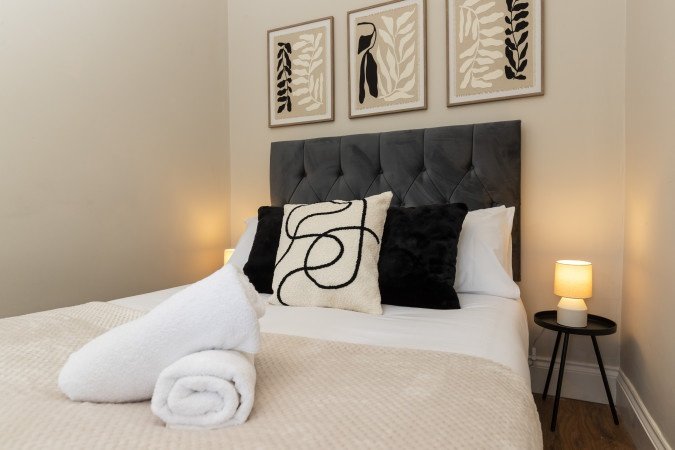 Accommodation in Gateshead | Short Let Apartments Newcastle Book-accommodation-in-Gateshead-near-Newcastle.-Ideal-for-short-let-apartments,-contractor-stays,-&-self-catering-with-great-transport-links.