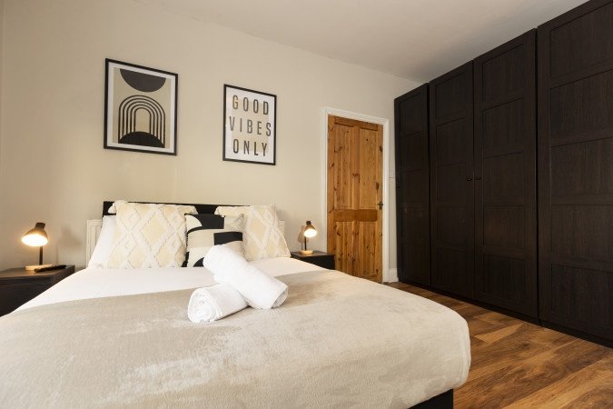 Accommodation in Gateshead | Short Let Apartments Newcastle Book-accommodation-in-Gateshead-near-Newcastle.-Ideal-for-short-let-apartments,-contractor-stays,-&-self-catering-with-great-transport-links.