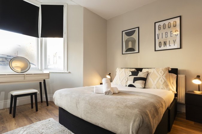 Accommodation in Gateshead | Short Let Apartments Newcastle Book-accommodation-in-Gateshead-near-Newcastle.-Ideal-for-short-let-apartments,-contractor-stays,-&-self-catering-with-great-transport-links.
