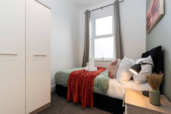 Jarrow Accommodation Tyne and Wear – Holiday Apartments Book-Jarrow-accommodation-in-Tyne-and-Wear-for-family,-contractor,-and-business-stays.-Furnished-self-catering-apartments-near-the-beach