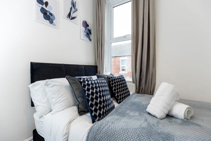 Jarrow Accommodation Tyne and Wear – Holiday Apartments Book-Jarrow-accommodation-in-Tyne-and-Wear-for-family,-contractor,-and-business-stays.-Furnished-self-catering-apartments-near-the-beach