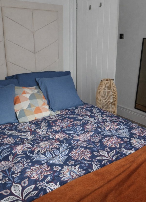 Enfield Accommodation | Holiday Apartments North London Book-Enfield-Accommodation-in-North-London.-Ideal-for-short-stays,-business-travel,-family-trips,-and-extended-self-catering-accommodation.