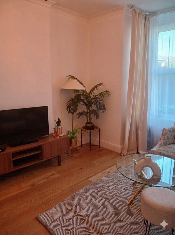 Enfield Accommodation | Holiday Apartments North London Book-Enfield-Accommodation-in-North-London.-Ideal-for-short-stays,-business-travel,-family-trips,-and-extended-self-catering-accommodation.
