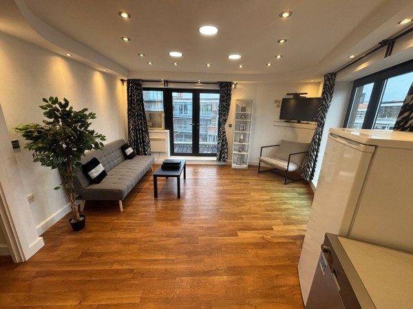 Luxury Apartments Birmingham | Penthouse City Stays Urban Stay Book-Luxury-Apartments-Birmingham-near-the-city-centre.-Ideal-for-business-stays,-contractor-trips,-and-extended-accommodation.