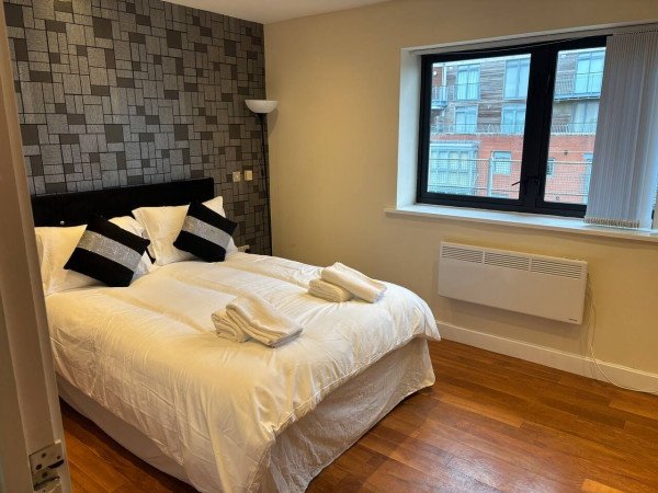 Luxury Apartments Birmingham | Penthouse City Stays Urban Stay Book-Luxury-Apartments-Birmingham-near-the-city-centre.-Ideal-for-business-stays,-contractor-trips,-and-extended-accommodation.