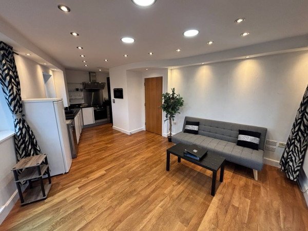 Luxury Apartments Birmingham | Penthouse City Stays Urban Stay Book-Luxury-Apartments-Birmingham-near-the-city-centre.-Ideal-for-business-stays,-contractor-trips,-and-extended-accommodation.