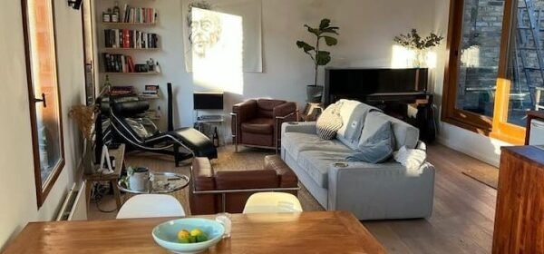 Book East London Accommodation for business or leisure stays. Corporate serviced apartment with terrace, WiFi, & fast London transport links.