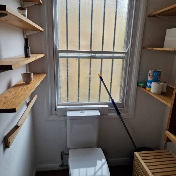 East London Accommodation | Corporate City Apartments 1 Week Book-East-London-Accommodation-for-business-or-leisure-stays.-Corporate-serviced-apartment-with-terrace,-WiFi,-&-fast-London-transport-links.