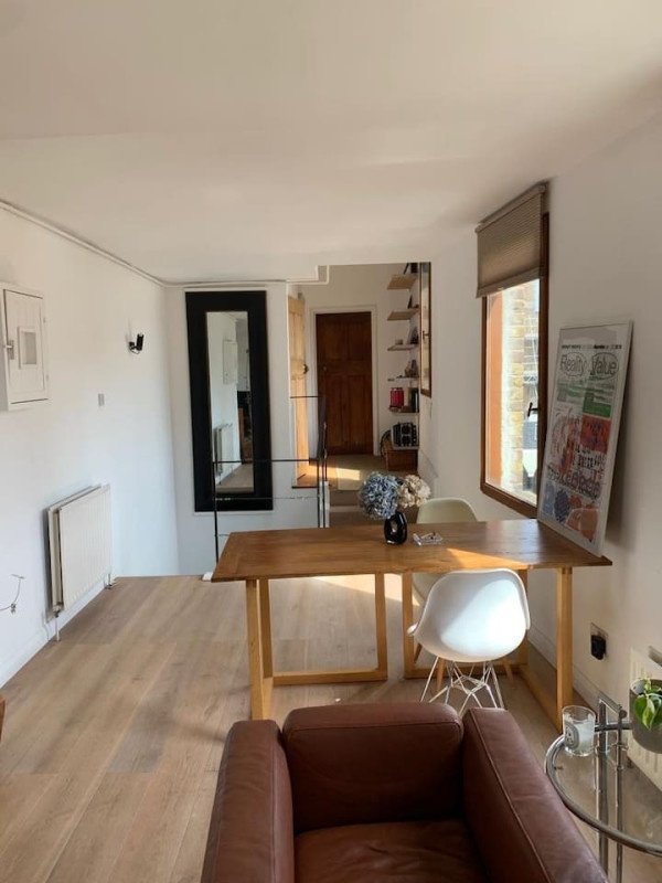 East London Accommodation | Corporate City Apartments 1 Week Book-East-London-Accommodation-for-business-or-leisure-stays.-Corporate-serviced-apartment-with-terrace,-WiFi,-&-fast-London-transport-links.