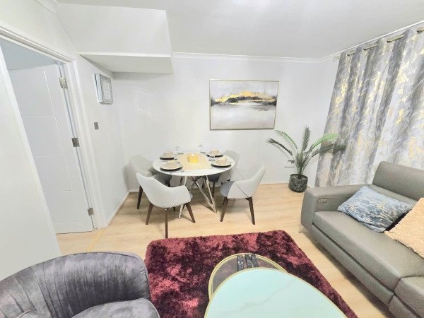 Short Let Apartments Hornchurch – Holiday Accommodation Essex Book-Short-Let-Apartments-Hornchurch-with-free-parking.-Our-self-catering-accommodation-in-Essex-has-direct-transport-links-to-London-&-Canary-Wharf.