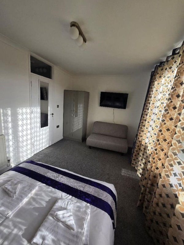 Short Let Apartments Hornchurch – Holiday Accommodation Essex Book-Short-Let-Apartments-Hornchurch-with-free-parking.-Our-self-catering-accommodation-in-Essex-has-direct-transport-links-to-London-&-Canary-Wharf.
