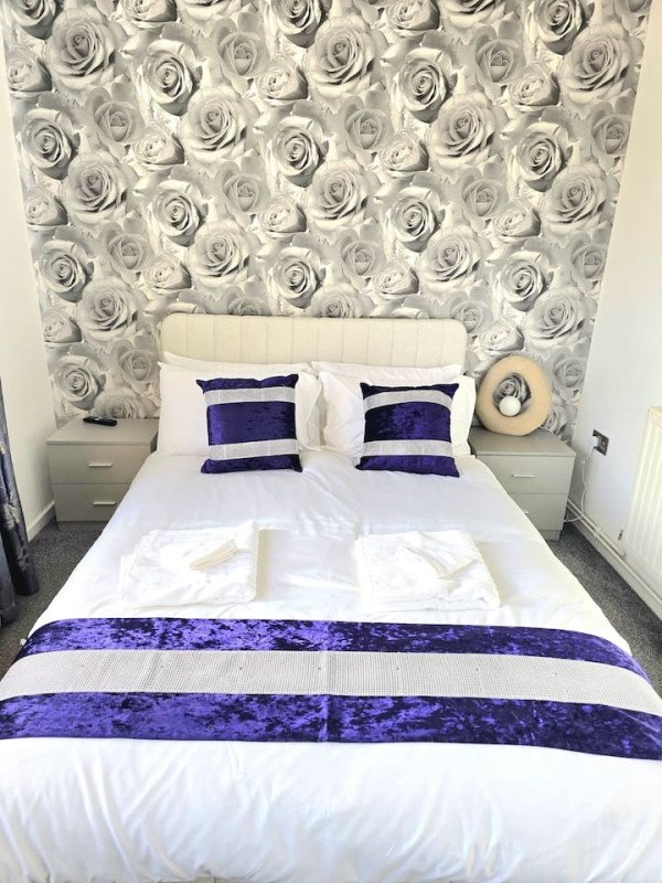 Short Let Apartments Hornchurch – Holiday Accommodation Essex Book-Short-Let-Apartments-Hornchurch-with-free-parking.-Our-self-catering-accommodation-in-Essex-has-direct-transport-links-to-London-&-Canary-Wharf.