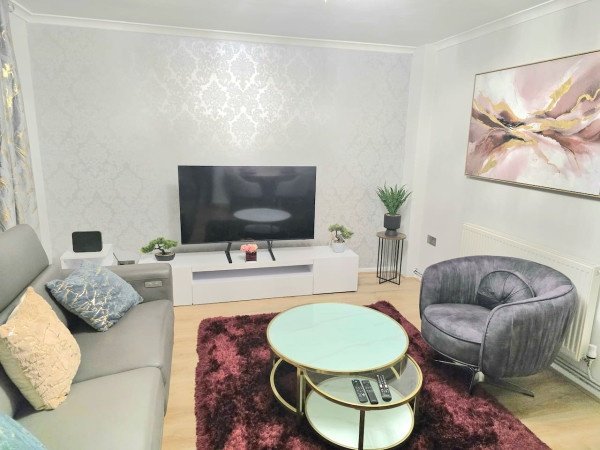 Short Let Apartments Hornchurch – Holiday Accommodation Essex Book-Short-Let-Apartments-Hornchurch-with-free-parking.-Our-self-catering-accommodation-in-Essex-has-direct-transport-links-to-London-&-Canary-Wharf.