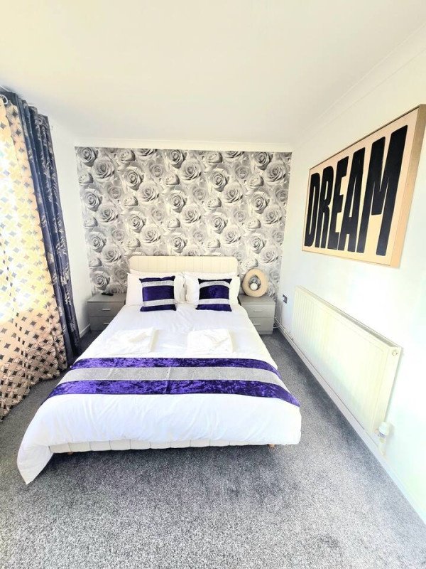 Short Let Apartments Hornchurch – Holiday Accommodation Essex Book-Short-Let-Apartments-Hornchurch-with-free-parking.-Our-self-catering-accommodation-in-Essex-has-direct-transport-links-to-London-&-Canary-Wharf.