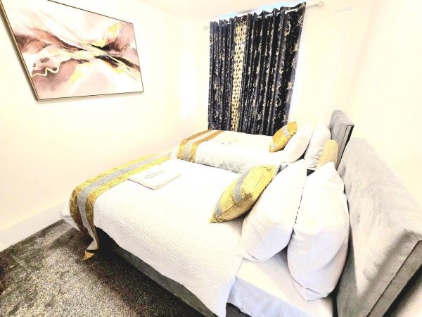 Short Let Apartments Hornchurch – Holiday Accommodation Essex Book-Short-Let-Apartments-Hornchurch-with-free-parking.-Our-self-catering-accommodation-in-Essex-has-direct-transport-links-to-London-&-Canary-Wharf.