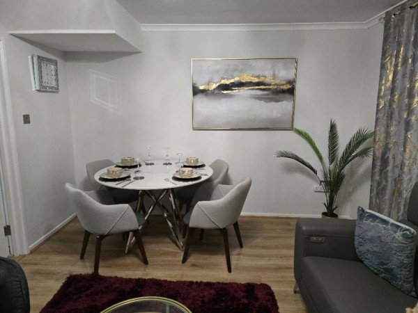 Short Let Apartments Hornchurch – Holiday Accommodation Essex Book-Short-Let-Apartments-Hornchurch-with-free-parking.-Our-self-catering-accommodation-in-Essex-has-direct-transport-links-to-London-&-Canary-Wharf.