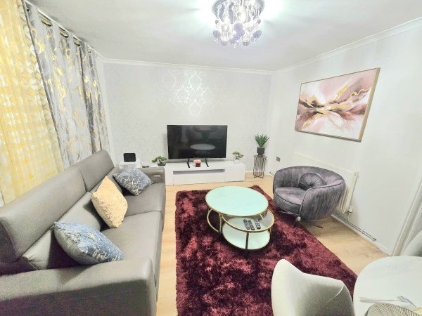Short Let Apartments Hornchurch – Holiday Accommodation Essex Book-Short-Let-Apartments-Hornchurch-with-free-parking.-Our-self-catering-accommodation-in-Essex-has-direct-transport-links-to-London-&-Canary-Wharf.