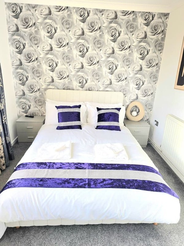Short Let Apartments Hornchurch – Holiday Accommodation Essex Book-Short-Let-Apartments-Hornchurch-with-free-parking.-Our-self-catering-accommodation-in-Essex-has-direct-transport-links-to-London-&-Canary-Wharf.