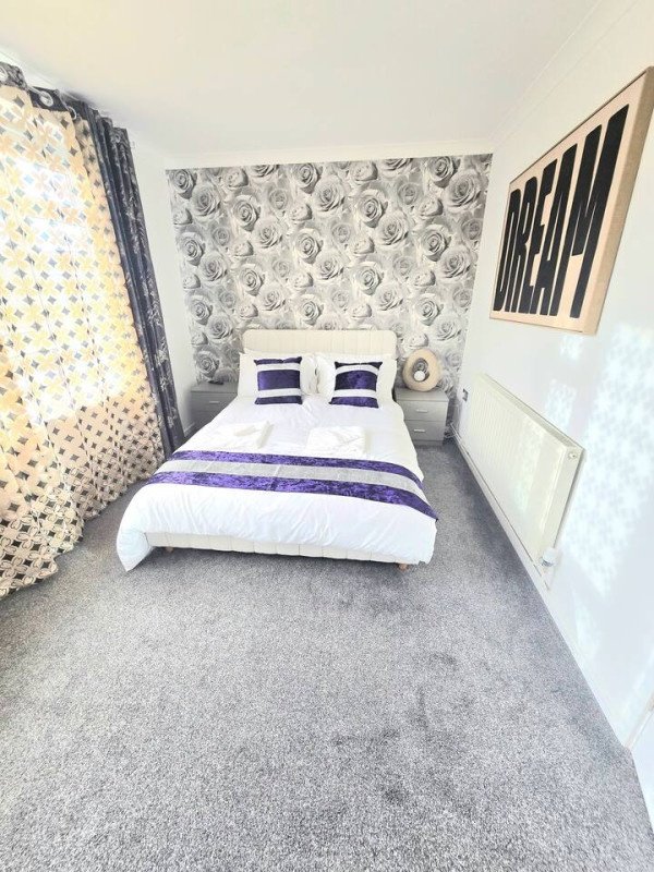 Short Let Apartments Hornchurch – Holiday Accommodation Essex Book-Short-Let-Apartments-Hornchurch-with-free-parking.-Our-self-catering-accommodation-in-Essex-has-direct-transport-links-to-London-&-Canary-Wharf.