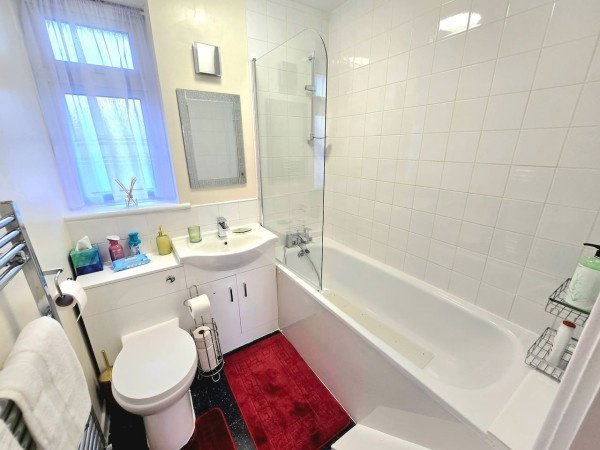 Short Let Apartments Hornchurch – Holiday Accommodation Essex Book-Short-Let-Apartments-Hornchurch-with-free-parking.-Our-self-catering-accommodation-in-Essex-has-direct-transport-links-to-London-&-Canary-Wharf.
