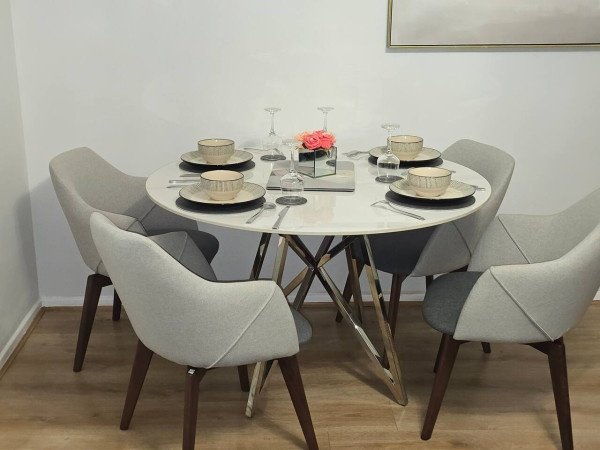 Short Let Apartments Hornchurch – Holiday Accommodation Essex Book-Short-Let-Apartments-Hornchurch-with-free-parking.-Our-self-catering-accommodation-in-Essex-has-direct-transport-links-to-London-&-Canary-Wharf.