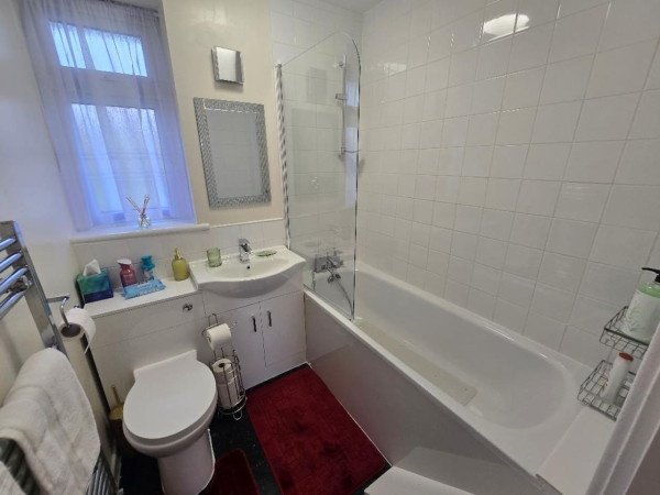 Short Let Apartments Hornchurch – Holiday Accommodation Essex Book-Short-Let-Apartments-Hornchurch-with-free-parking.-Our-self-catering-accommodation-in-Essex-has-direct-transport-links-to-London-&-Canary-Wharf.