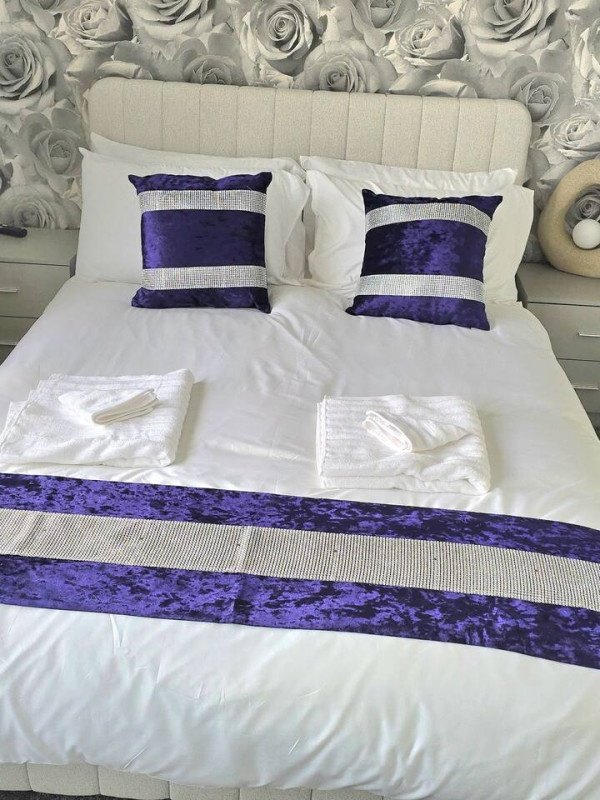 Short Let Apartments Hornchurch – Holiday Accommodation Essex Book-Short-Let-Apartments-Hornchurch-with-free-parking.-Our-self-catering-accommodation-in-Essex-has-direct-transport-links-to-London-&-Canary-Wharf.