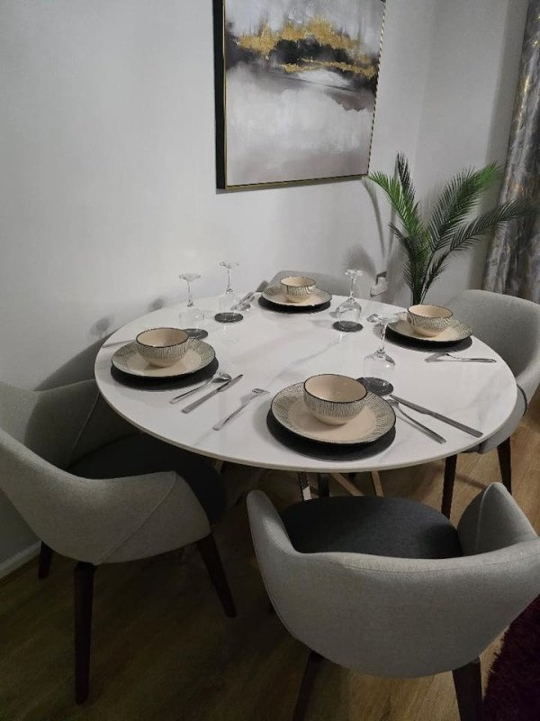 Short Let Apartments Hornchurch – Holiday Accommodation Essex Book-Short-Let-Apartments-Hornchurch-with-free-parking.-Our-self-catering-accommodation-in-Essex-has-direct-transport-links-to-London-&-Canary-Wharf.