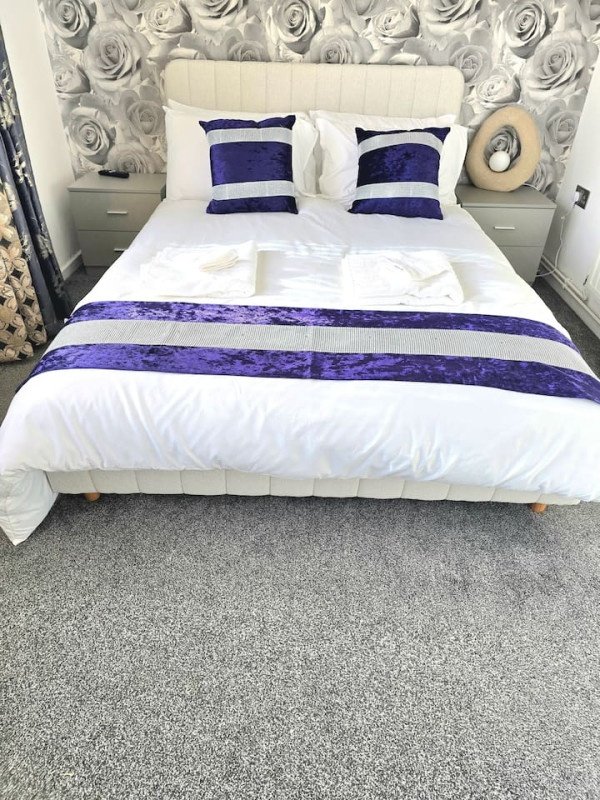 Short Let Apartments Hornchurch – Holiday Accommodation Essex Book-Short-Let-Apartments-Hornchurch-with-free-parking.-Our-self-catering-accommodation-in-Essex-has-direct-transport-links-to-London-&-Canary-Wharf.