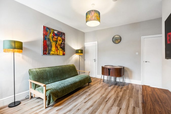 Holiday Apartments Horsham |Accommodation near Gatwick Airport Book-Holiday-Apartments-Horsham-for-short-lets-and-business-trips.-Our-Self-Catering-Accommodation-near-Gatwick-Airport-is-cheaper-than-Hotels