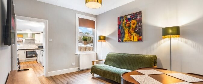 Book Holiday Apartments Horsham for short lets and business trips. Our Self-Catering Accommodation near Gatwick Airport is cheaper than Hotels