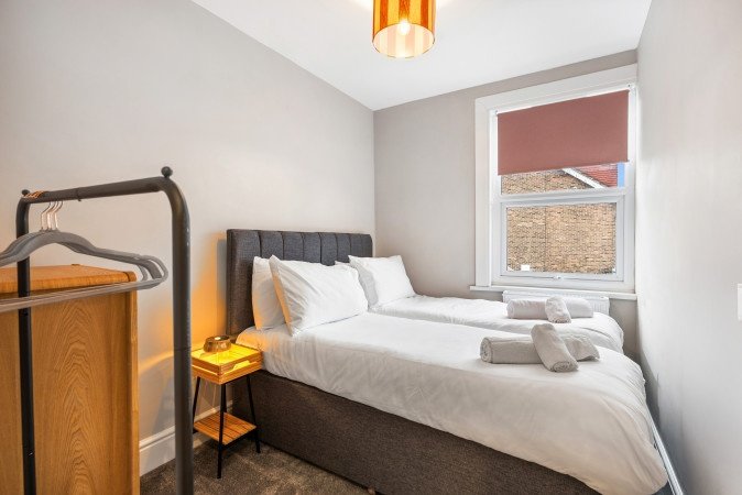 Holiday Apartments Horsham |Accommodation near Gatwick Airport Book-Holiday-Apartments-Horsham-for-short-lets-and-business-trips.-Our-Self-Catering-Accommodation-near-Gatwick-Airport-is-cheaper-than-Hotels