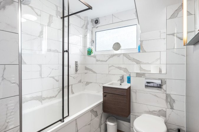 Holiday Homes Horsham | Spacious West Sussex Urban Stay Book-Holiday-Homes-Horsham-for-family-trips-and-business-stays.-Ideal-for-extended-stays-near-Gatwick-Airport-and-Horsham-Station.