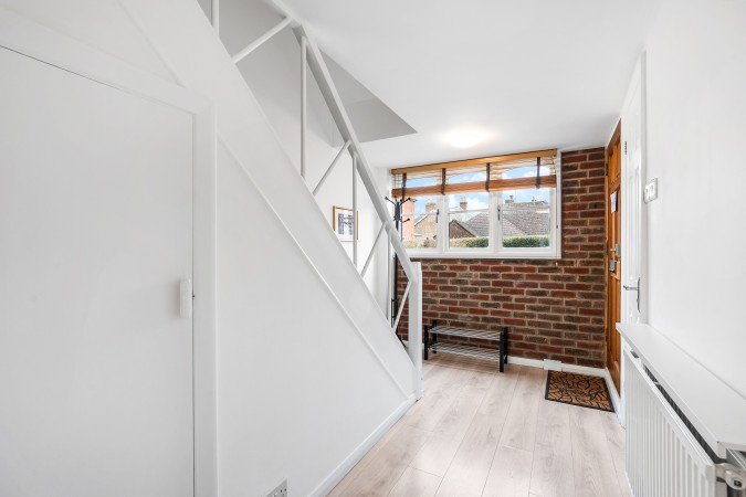 Holiday Homes Horsham | Spacious West Sussex Urban Stay Book-Holiday-Homes-Horsham-for-family-trips-and-business-stays.-Ideal-for-extended-stays-near-Gatwick-Airport-and-Horsham-Station.