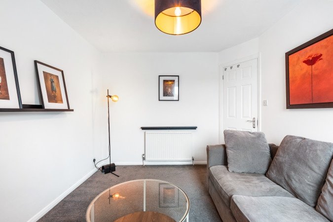 Holiday Homes Horsham | Spacious West Sussex Urban Stay Book-Holiday-Homes-Horsham-for-family-trips-and-business-stays.-Ideal-for-extended-stays-near-Gatwick-Airport-and-Horsham-Station.