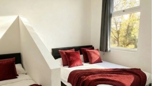 Book Holiday Apartments Central London near Old Street Station. Ideal for city breaks, business stays, and extended accommodation. Book Now