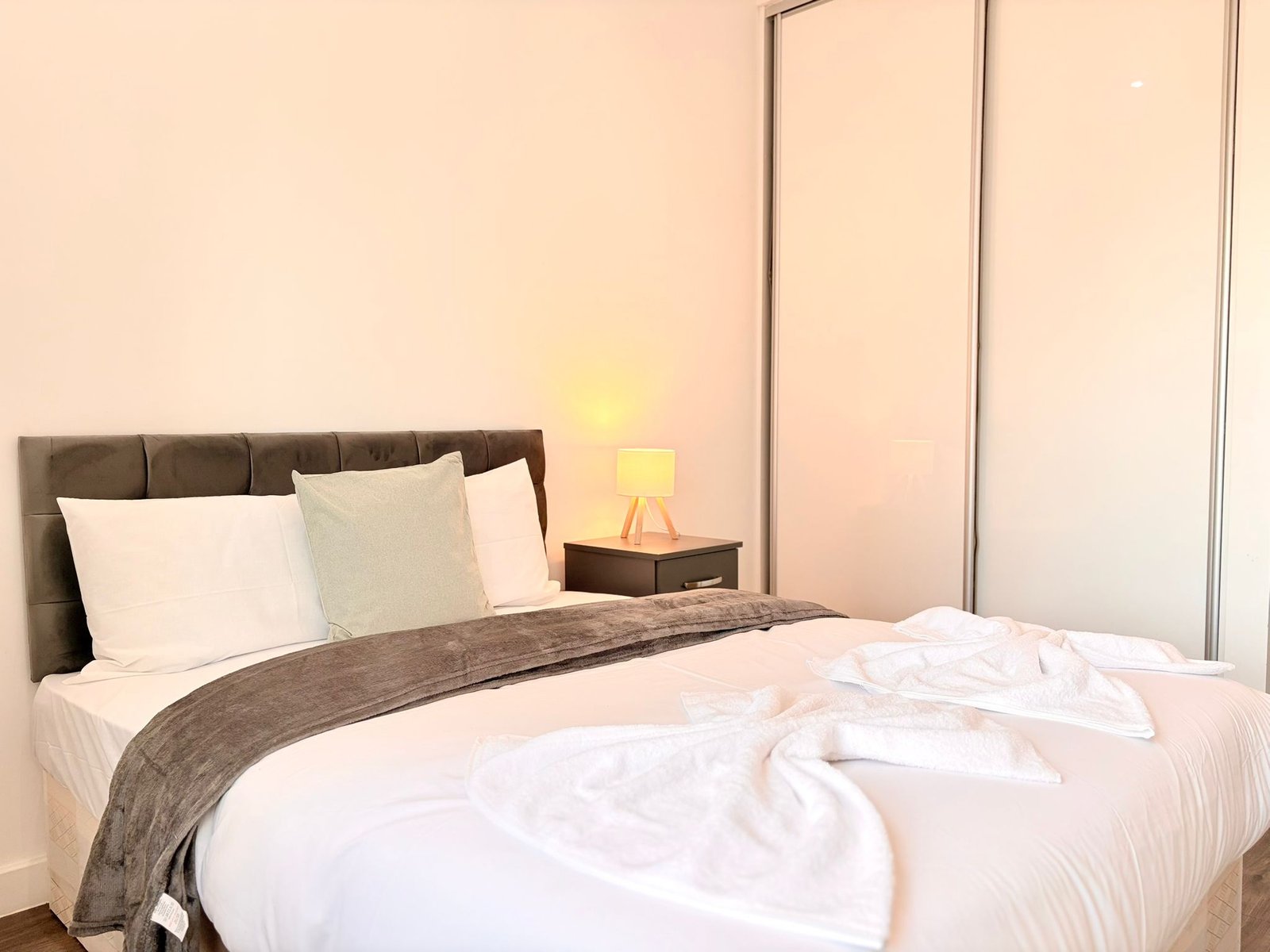 Corporate Apartments Croydon – Short Let Rentals South London Book-Corporate-Apartments-Croydon-for-1-Week-or-1-Month.-Our-Cheap-Short-Let-Rentals-in-South-London-have-direct-links-to-Central-London