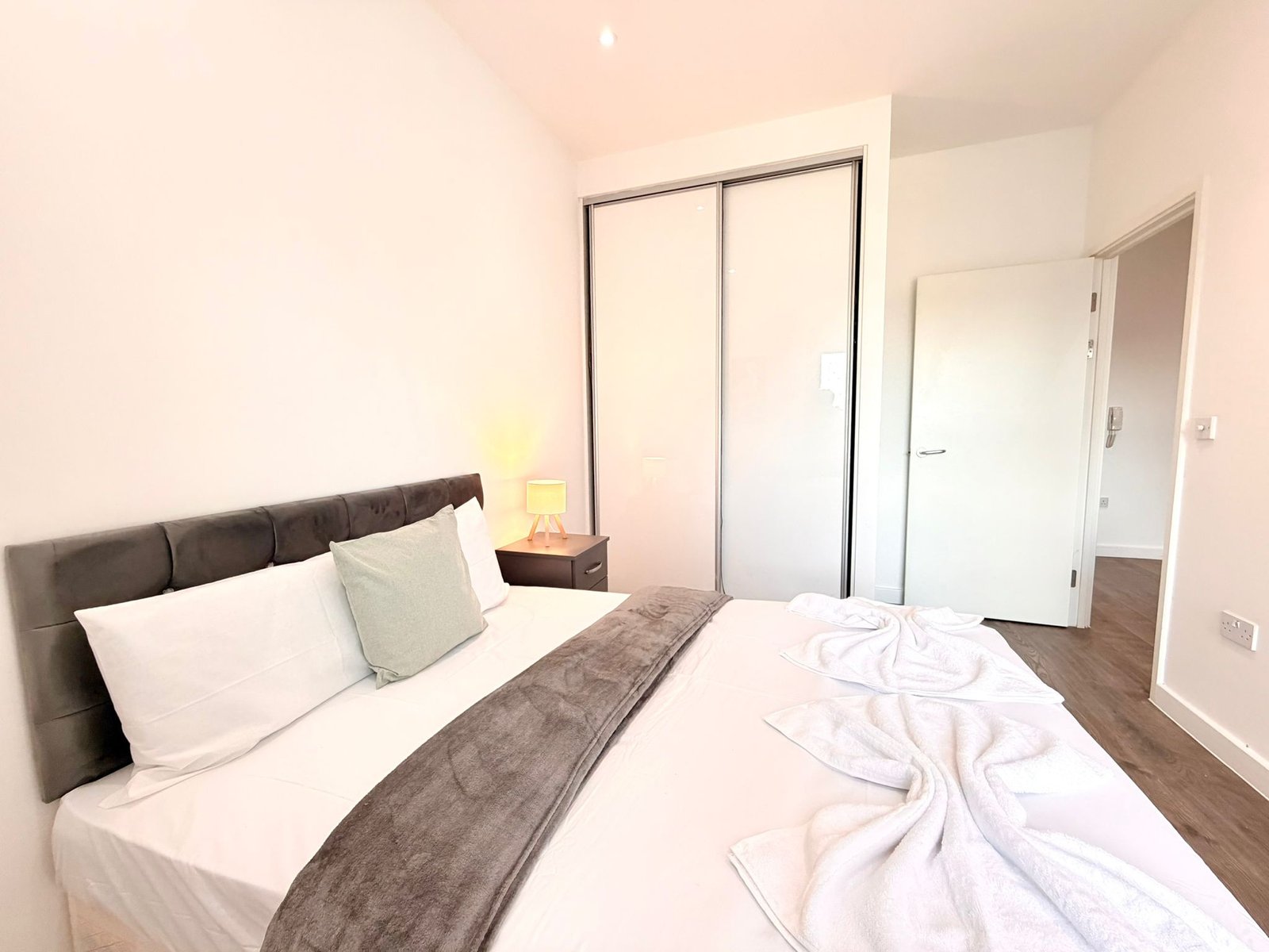 Corporate Apartments Croydon – Short Let Rentals South London Book-Corporate-Apartments-Croydon-for-1-Week-or-1-Month.-Our-Cheap-Short-Let-Rentals-in-South-London-have-direct-links-to-Central-London