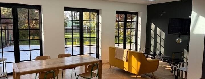 Book Wickham Bishops Accommodation with parking and WiFi. Our Essex Holiday Homes are near Chelmsford, Maldon, Stansted Airport and London.
