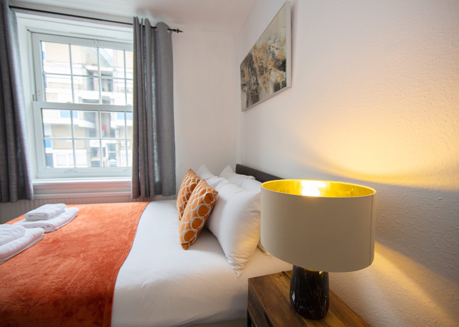 Corporate Accommodation Notting Hill – West London Apartments Book-Corporate-Accommodation-Notting-Hill-for-business-and-leisure-stays.-Our-West-London-apartments-are-near-tourist-attractions-and-tube